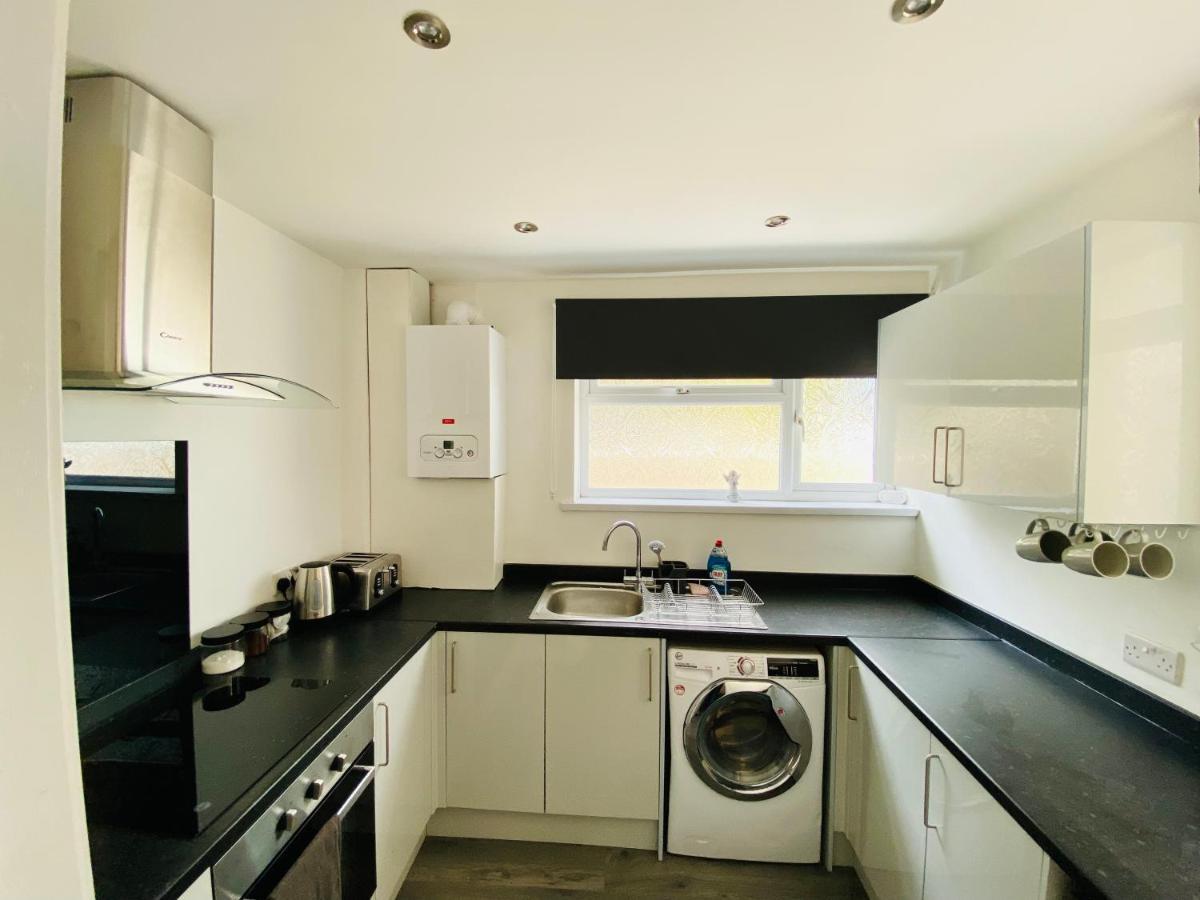 Emerald Living, 4 Bedrooms In The Heart Of Swansea! Holiday home *