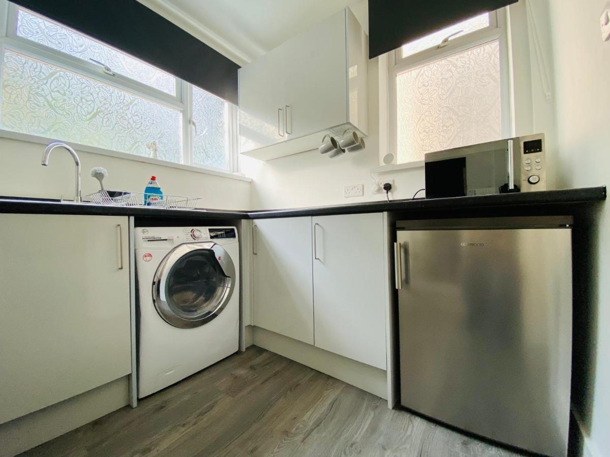 Emerald Living, 4 Bedrooms In The Heart Of Swansea! Swansea