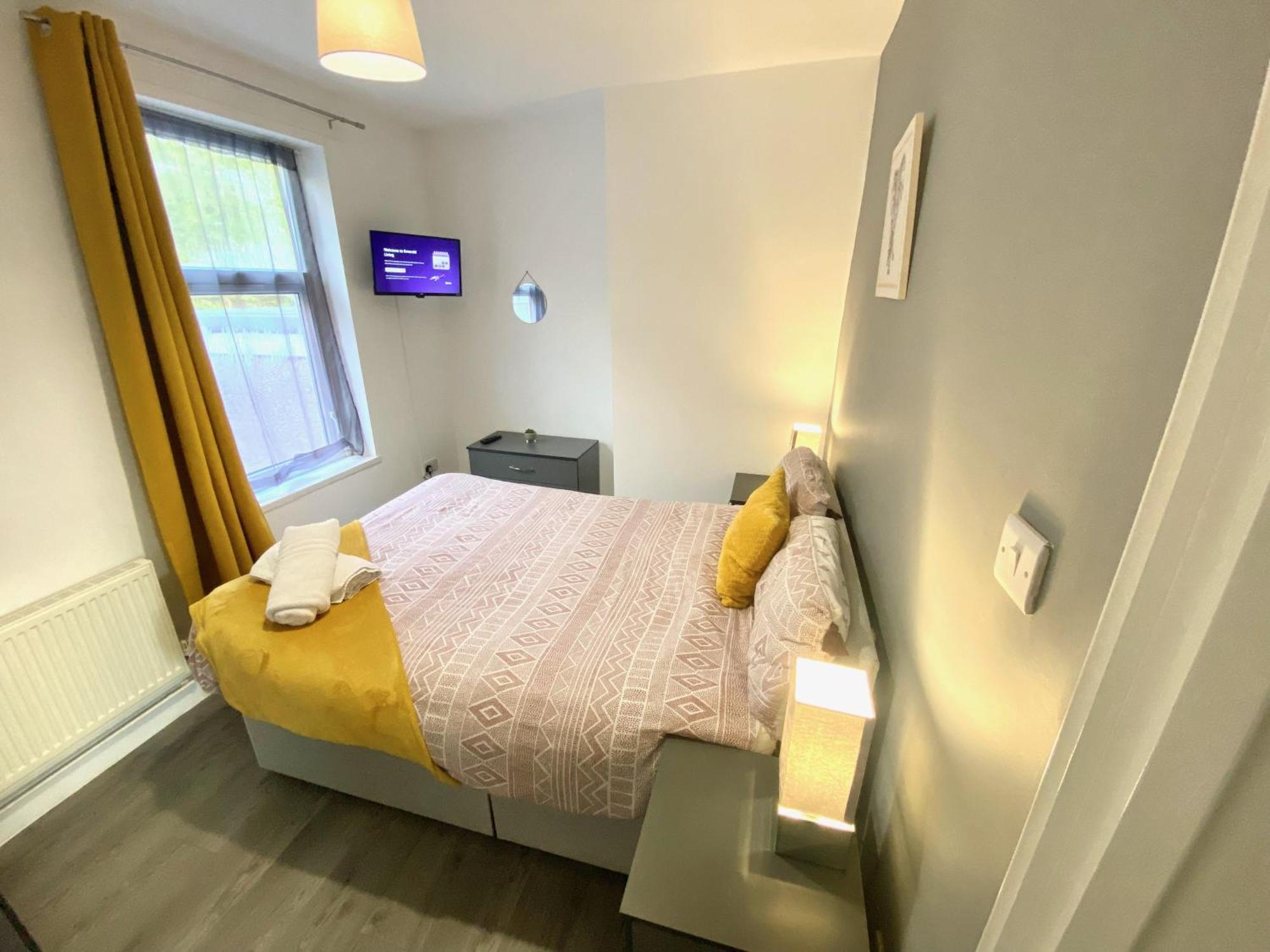 Emerald Living, 4 Bedrooms In The Heart Of Swansea! Holiday home Swansea